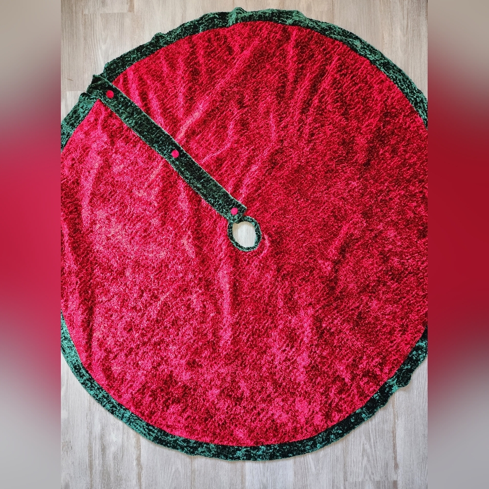 Christmas Tree Skirt Circle Crushed Red Velvet Green Trim Button Detail 54"